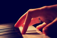 F1阿布扎比大奖赛：迈凯伦车队车手诺里斯摘下冠军.